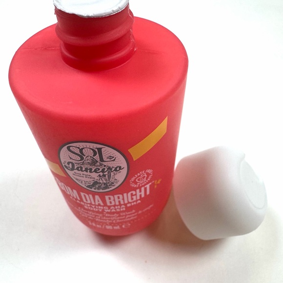 Sol de Janeiro Bom Dia Bright Body Wash Set - Red and White - Picture 3 of 5